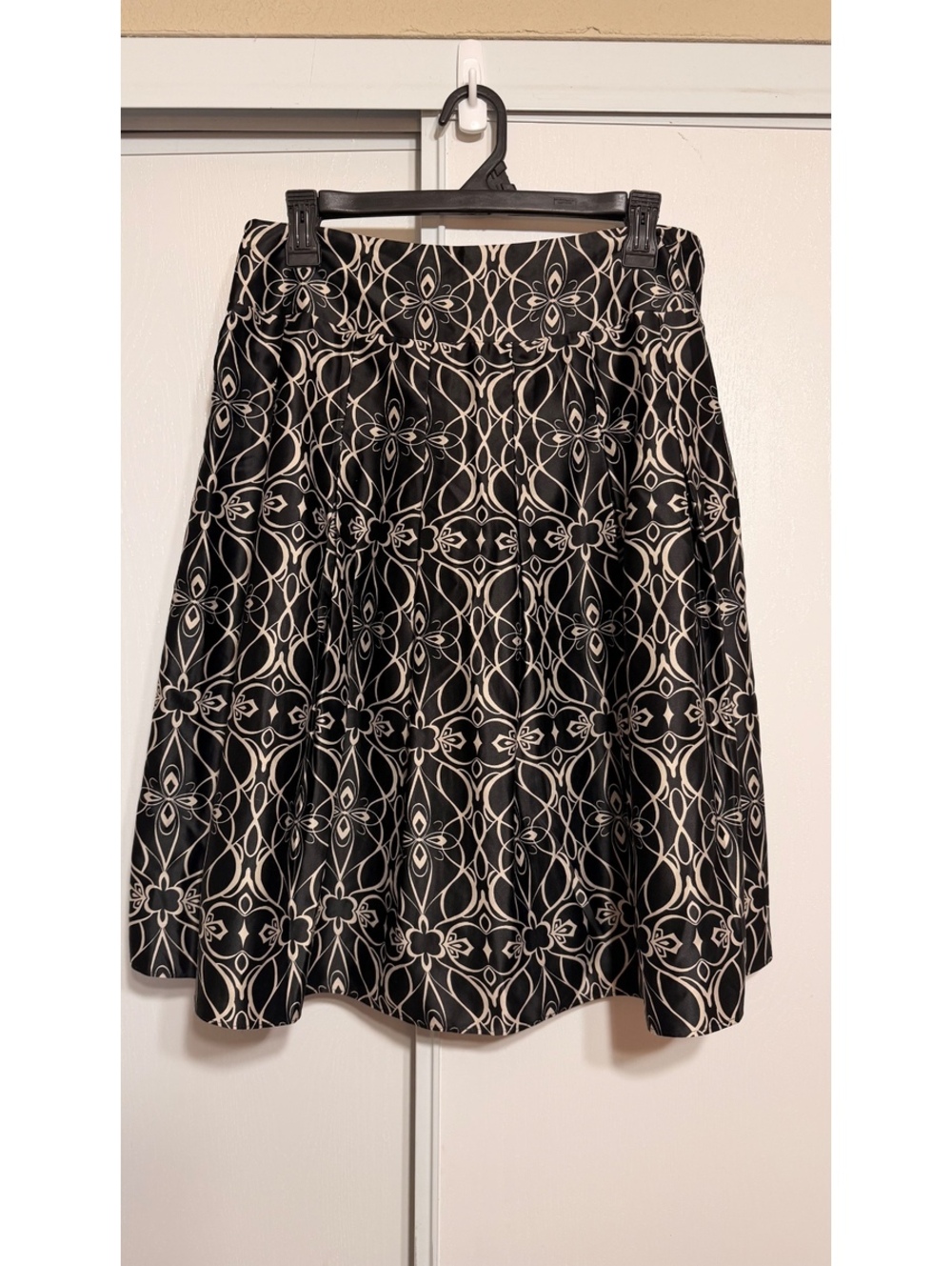 Mossimo Black Beige Floral Print A-Line Pleated Skirt Size 4
